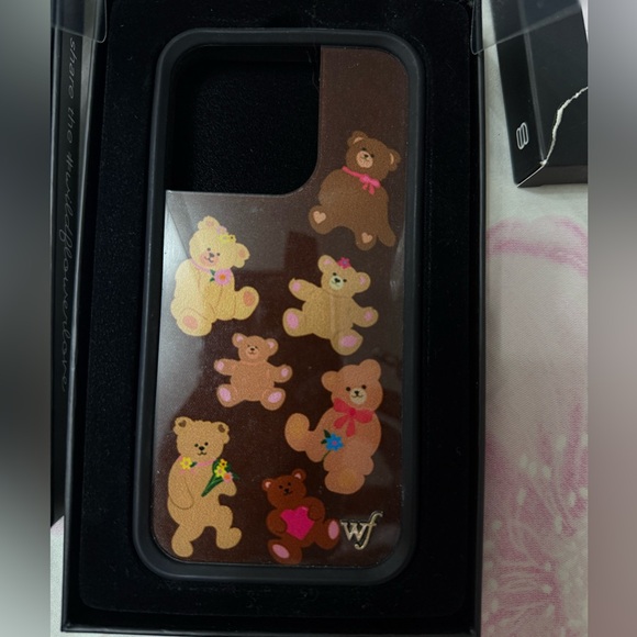 Wildflower Iphone 14 Pro Case BUNDLE (Wildflower, Aritzia Superpuff, Otterbox) - Picture 16 of 16